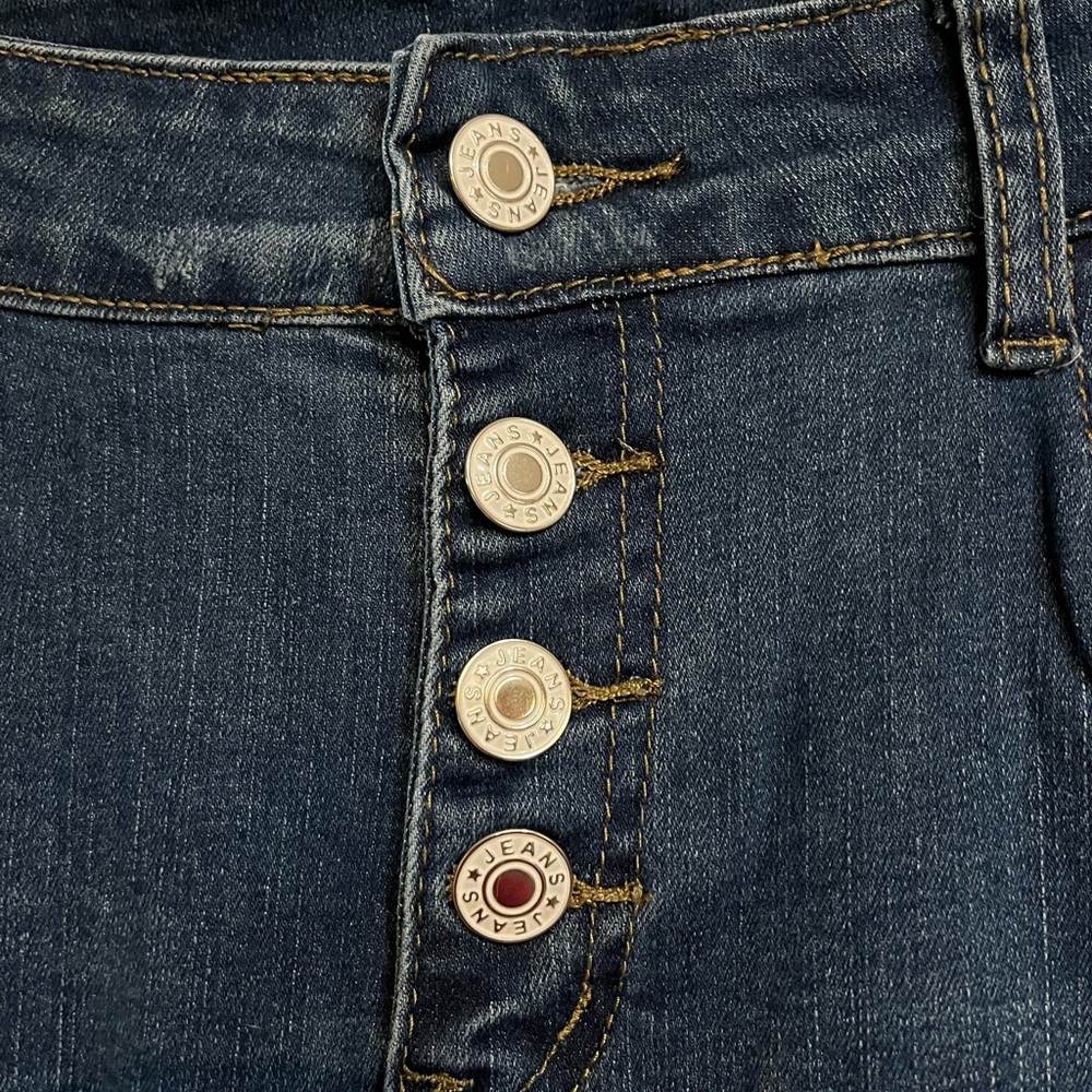 Kunmi Jeans - Picture 2 of 4